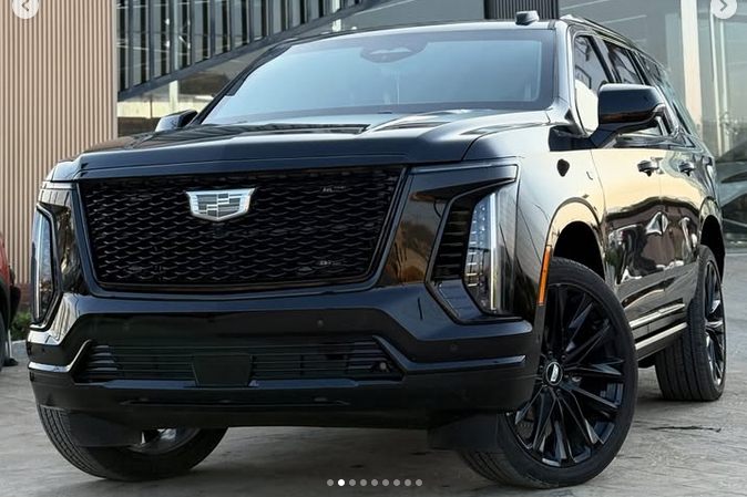 
								Cadillac Escalade full									