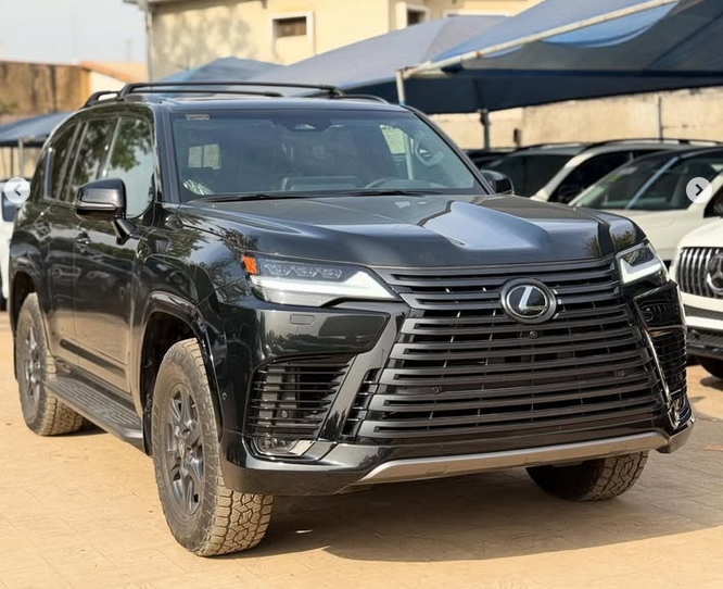 
								2025 LEXUS LX700h full									