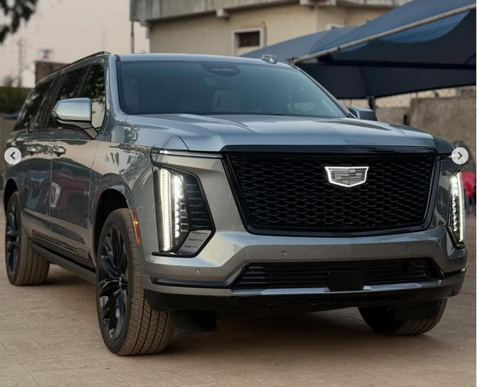 
								2025 ESCALADE CADILLAC full									